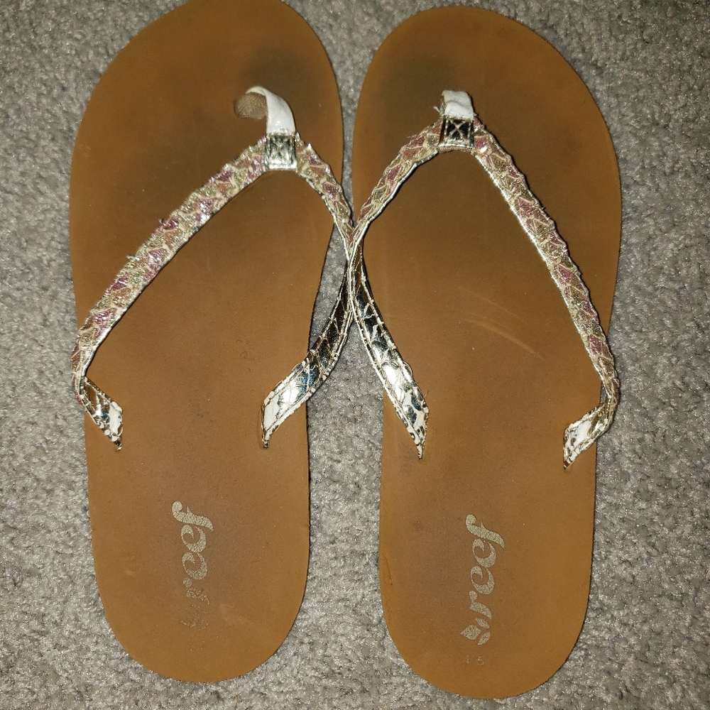 Big girls Reef Flip flops size 5